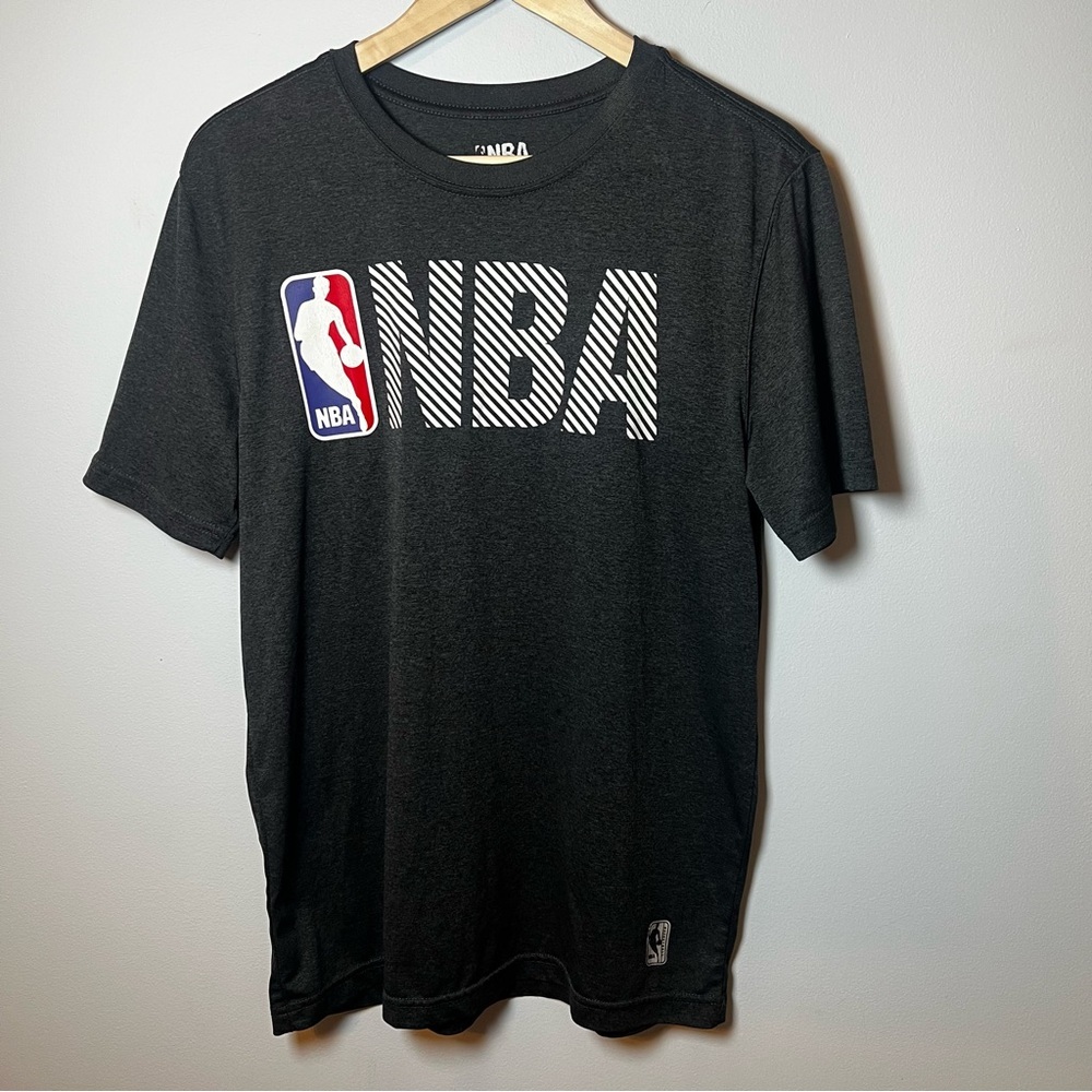 NBA Basketball Graphic T-Shirt Men’s M Charcoal Gray Short Sleeve Soft Polyester